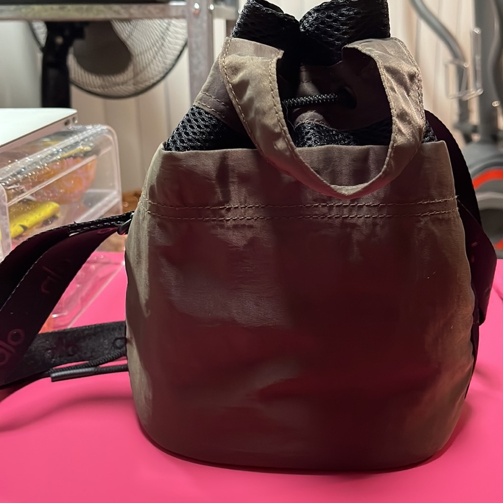 Alo Utility Cross Body Bucket Bag in Espresso + Black - Picture 8 of 13